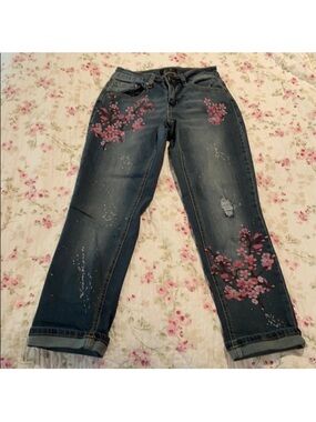 Earl Jean Floral Embroidered Women’s Cropped Cuff Jeans